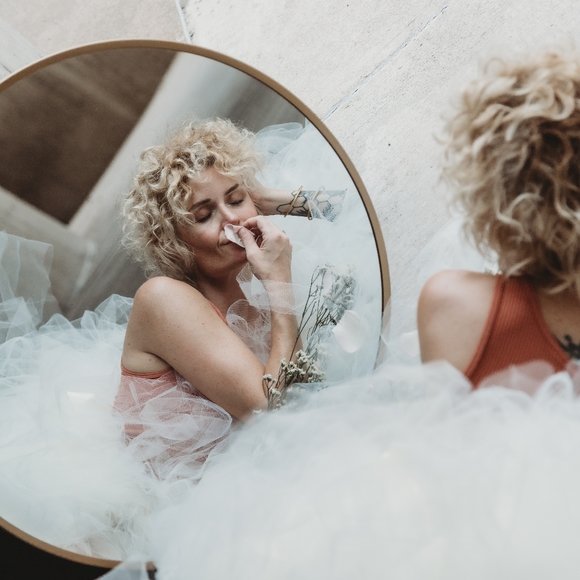 Meet your Posher, Laura - Picture 2 of 4